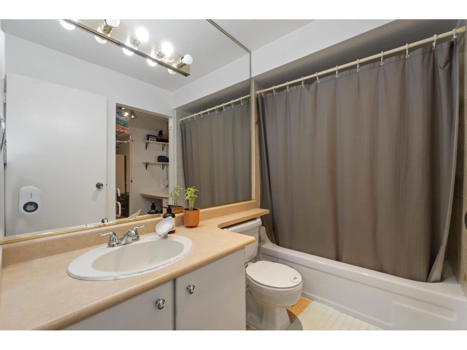 236 7447 140 Street, Surrey, British Columbia  V3W 6G5 - Photo 12 - R3073450