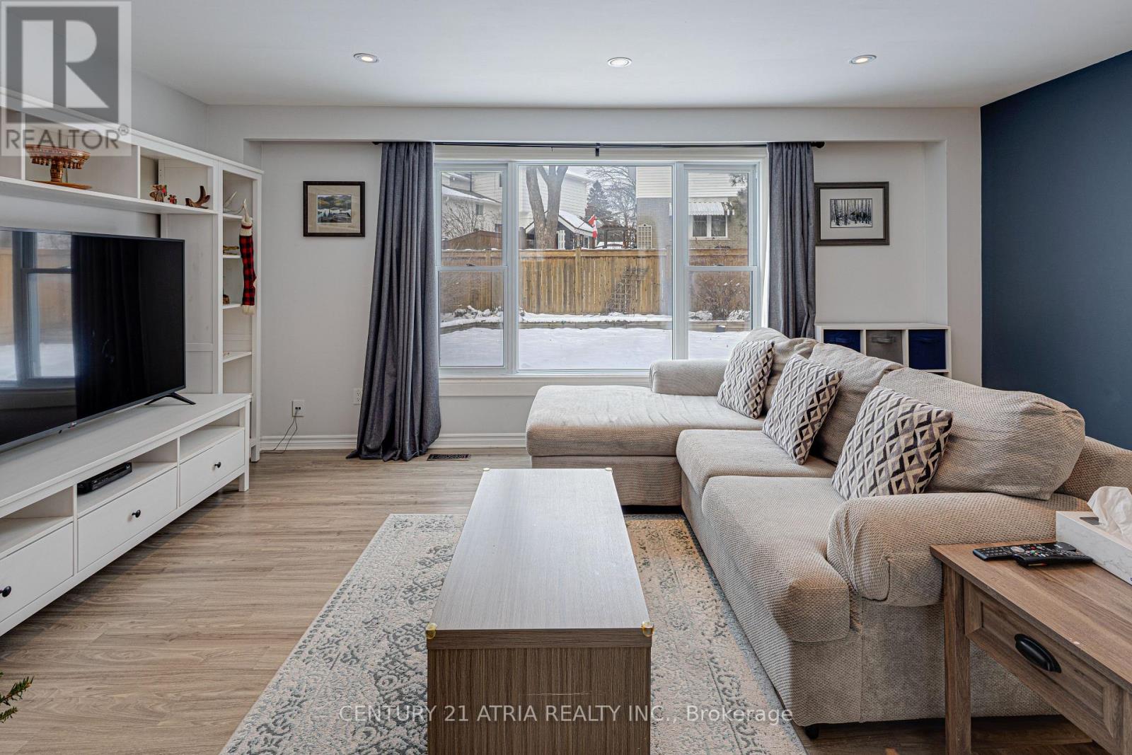 251 Stouffer Street, Whitchurch-Stouffville, Ontario  L4A 4Y8 - Photo 2 - N12627540