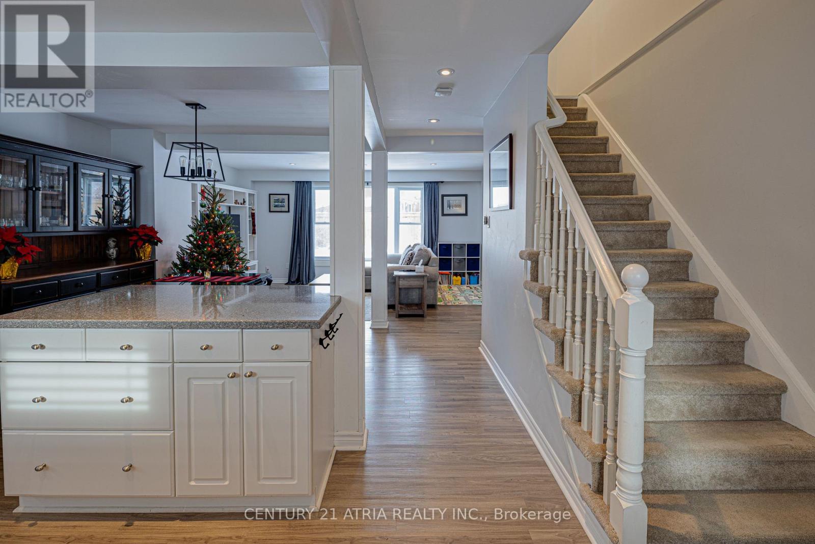 251 Stouffer Street, Whitchurch-Stouffville, Ontario  L4A 4Y8 - Photo 9 - N12627540