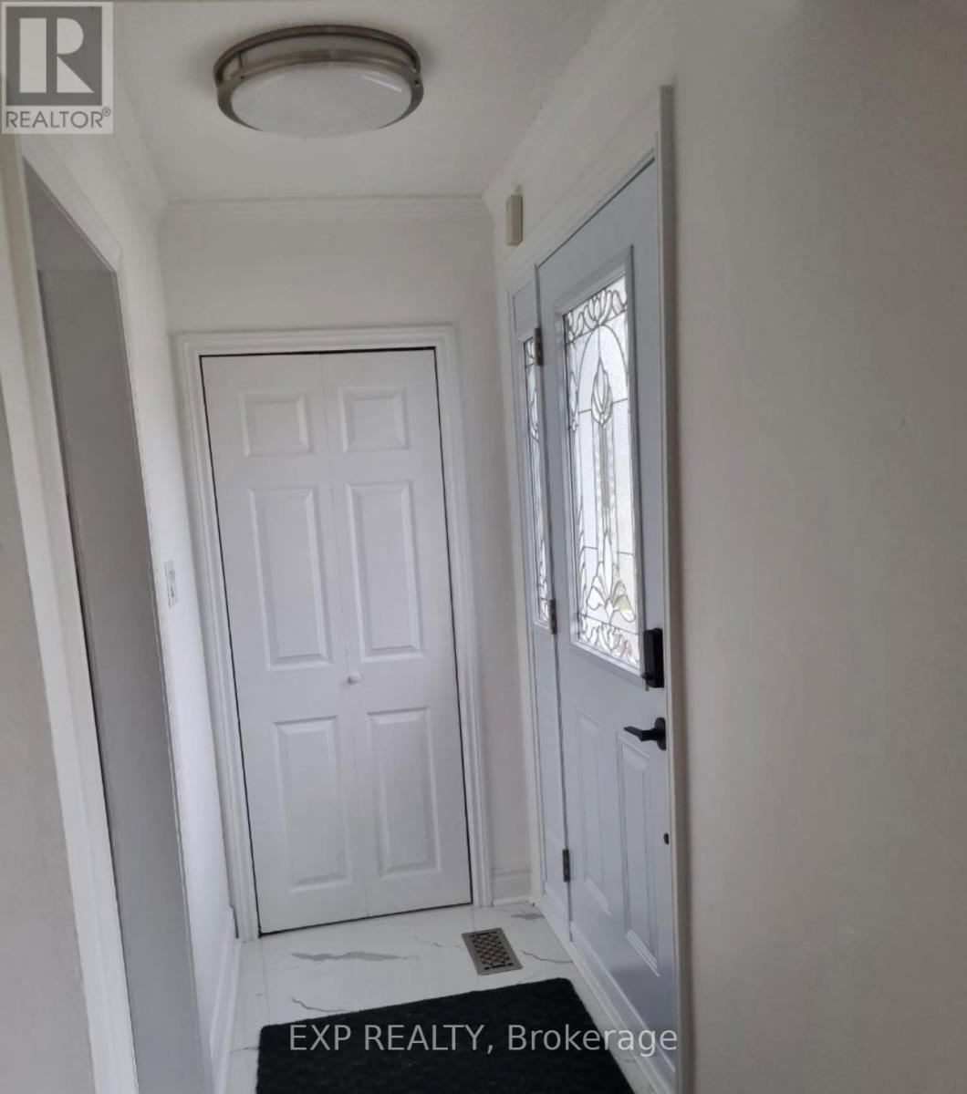 Main Floor - 256 Silverbirch Drive, Newmarket, Ontario  L3Y 2Z5 - Photo 10 - N12627610