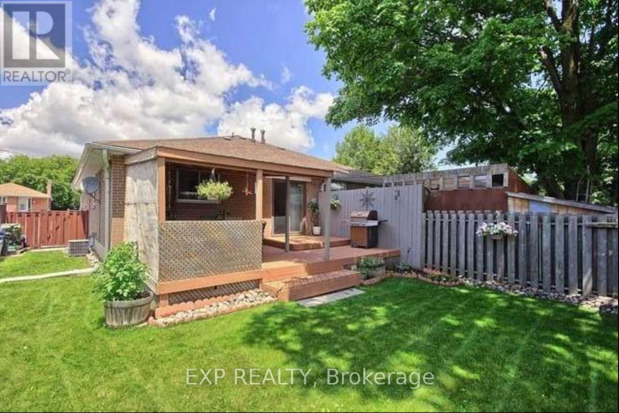 Main Floor - 256 Silverbirch Drive, Newmarket, Ontario  L3Y 2Z5 - Photo 17 - N12627610