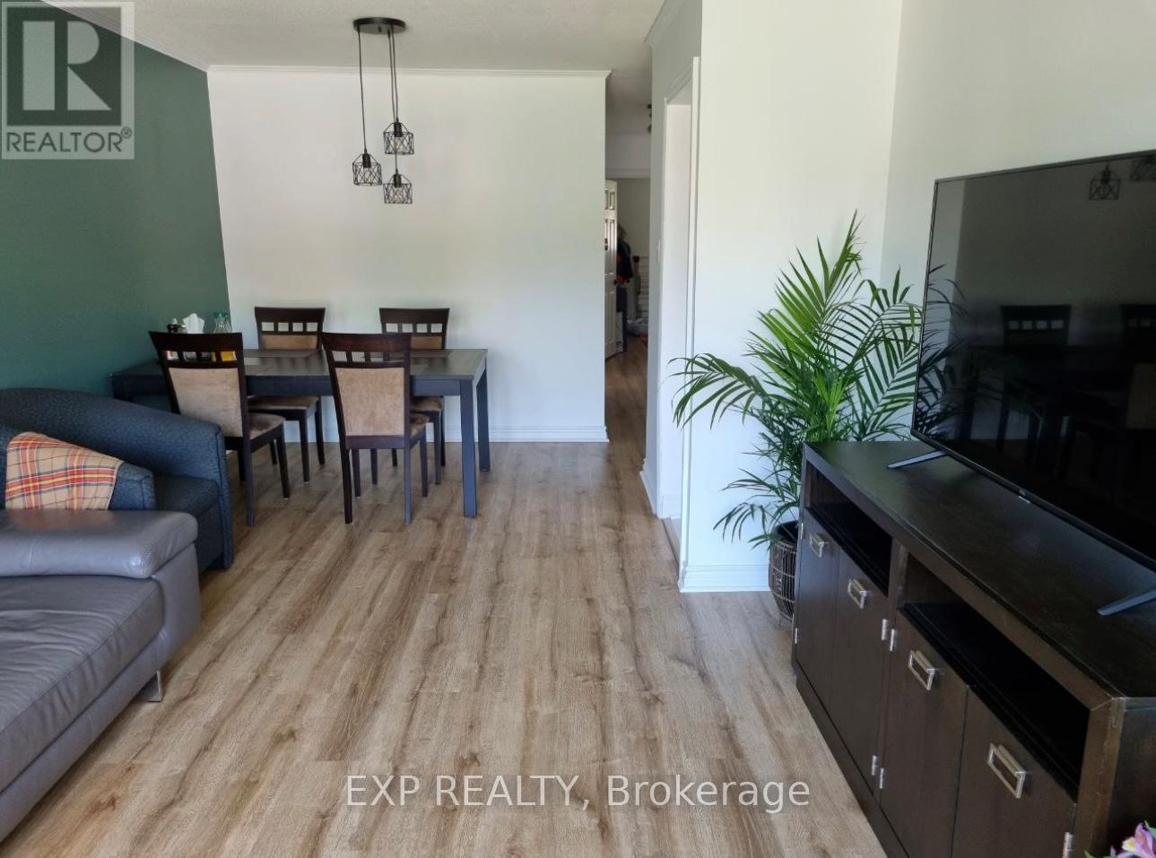 Main Floor - 256 Silverbirch Drive, Newmarket, Ontario  L3Y 2Z5 - Photo 2 - N12627610