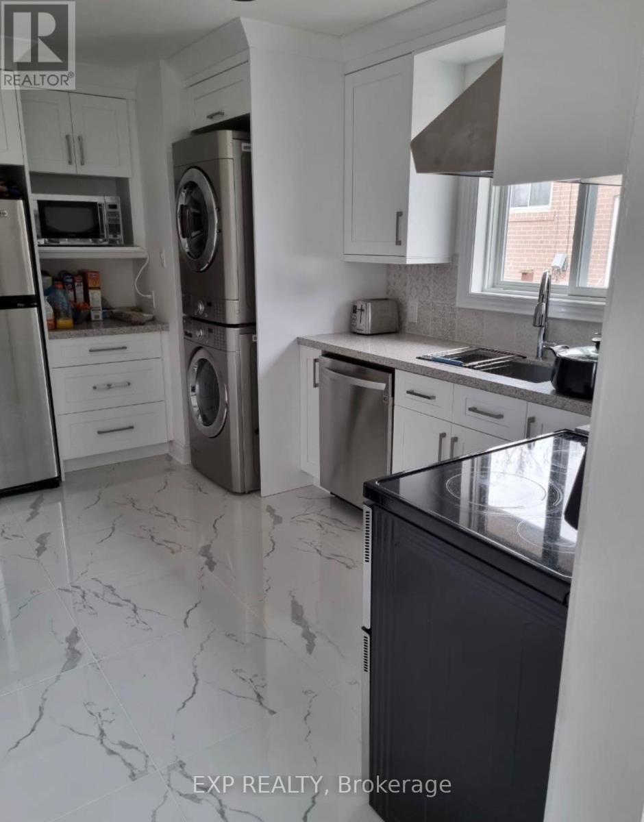 Main Floor - 256 Silverbirch Drive, Newmarket, Ontario  L3Y 2Z5 - Photo 5 - N12627610