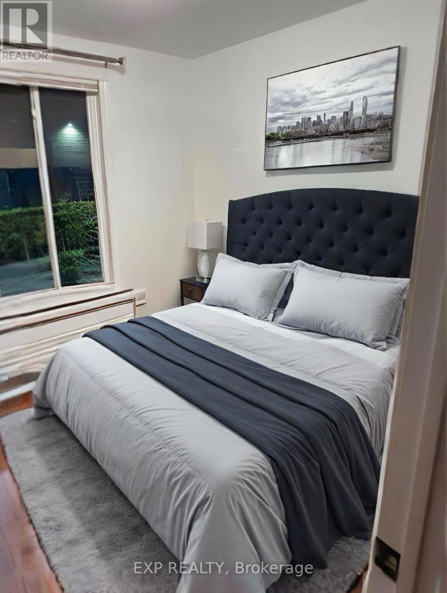 Main Floor - 256 Silverbirch Drive, Newmarket, Ontario  L3Y 2Z5 - Photo 8 - N12627610