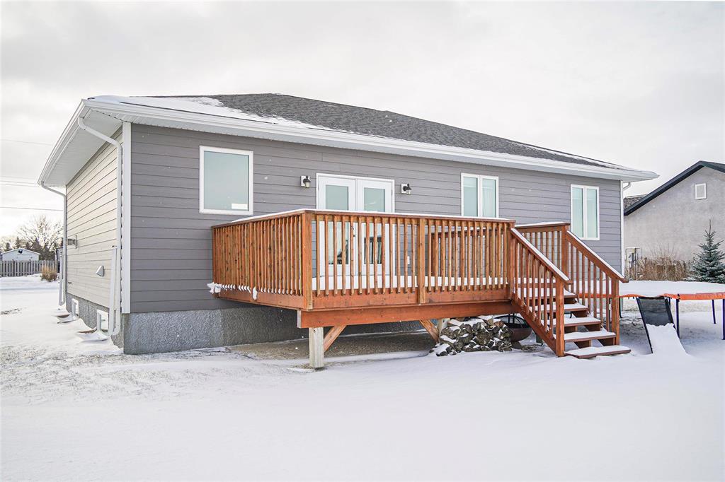 615 Cote Avenue E, St Pierre-Jolys, Manitoba  R0A 1V0 - Photo 2 - 202529808