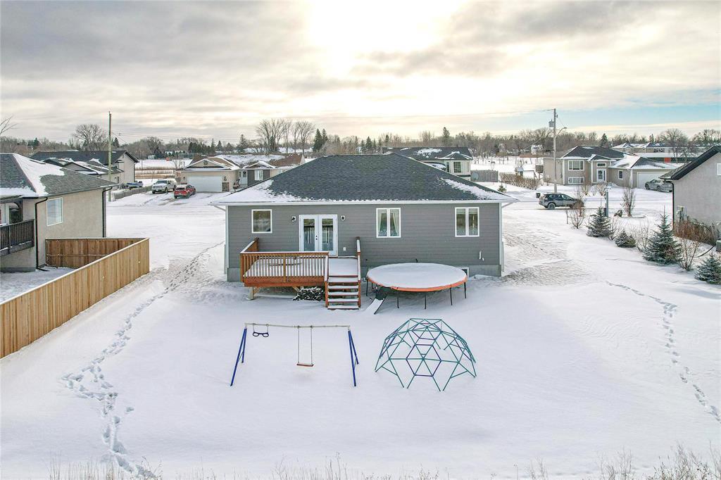 615 Cote Avenue E, St Pierre-Jolys, Manitoba  R0A 1V0 - Photo 3 - 202529808