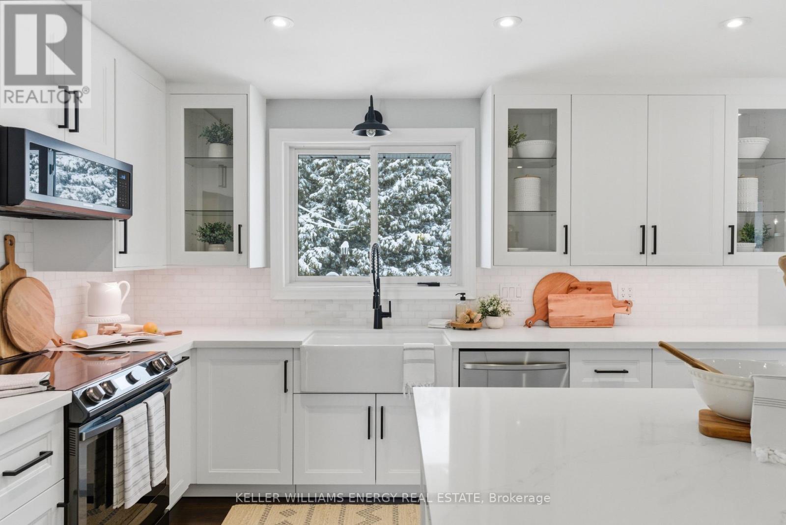 307 Fleetwood Road, Kawartha Lakes (Manvers), Ontario L0B 1K0 - Photo 9 - X12627776