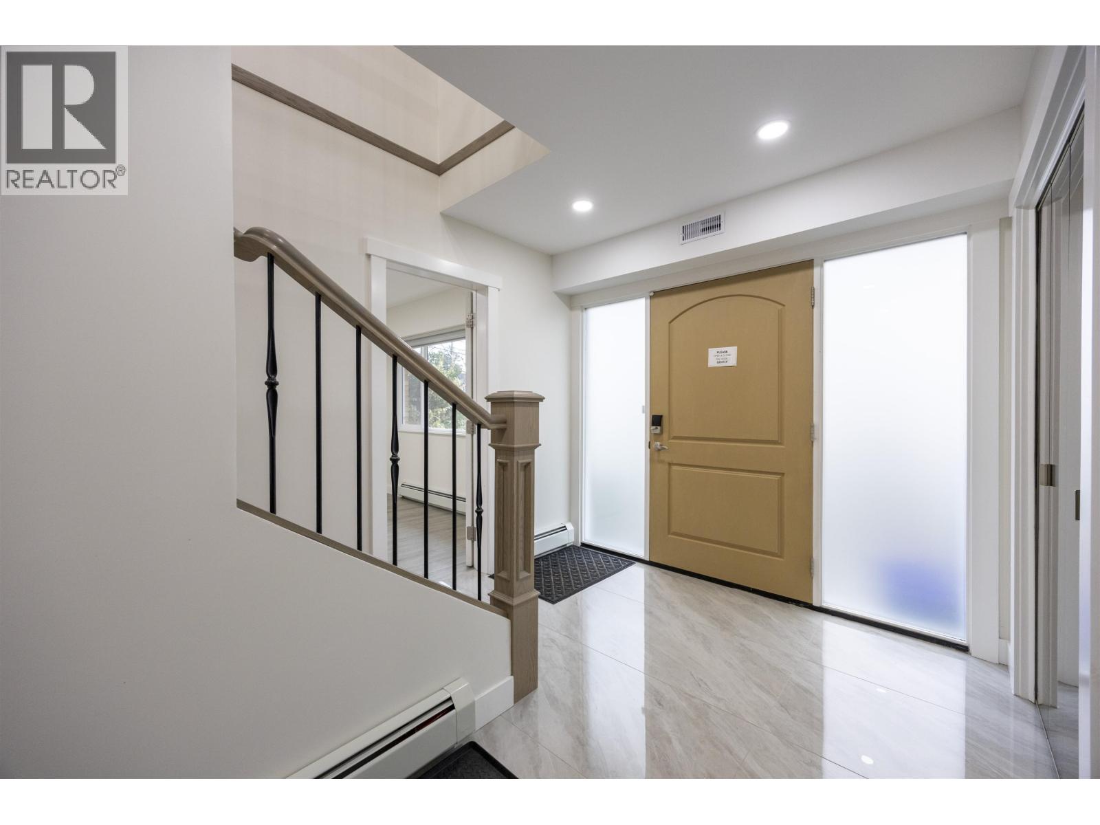 3881 Napier Street, Burnaby, British Columbia  V5C 3E6 - Photo 3 - R3072780