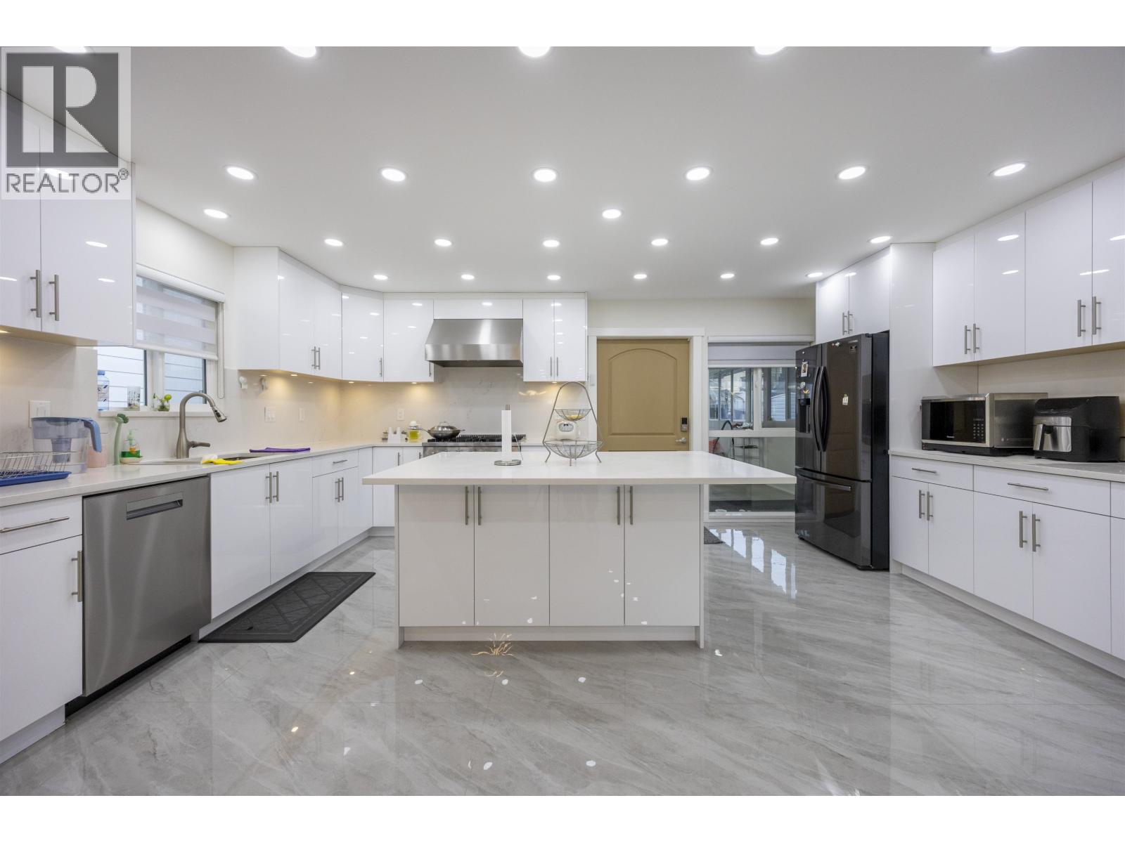 3881 Napier Street, Burnaby, British Columbia  V5C 3E6 - Photo 1 - R3072780