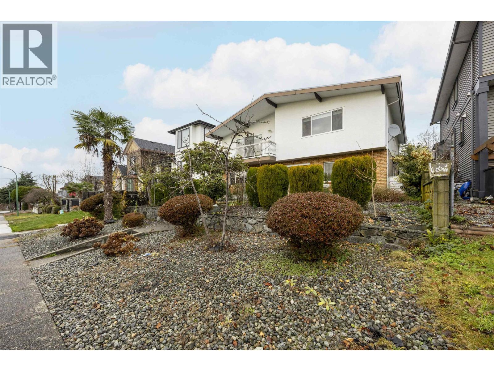 3881 Napier Street, Burnaby, British Columbia  V5C 3E6 - Photo 2 - R3072780