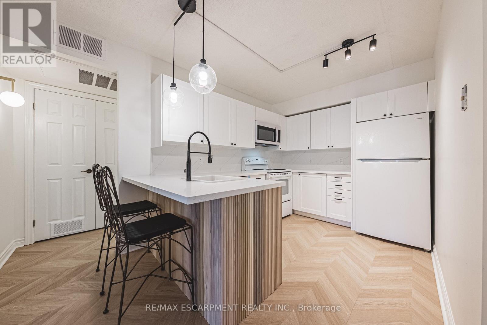 206 - 2030 CLEAVER AVENUE, Burlington, Ontario