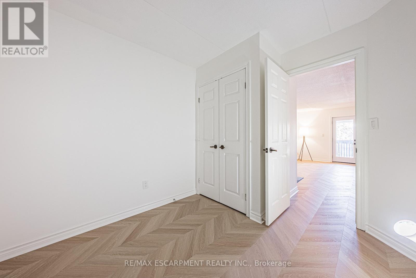 206 - 2030 Cleaver Avenue, Burlington, Ontario  L7M 4C3 - Photo 13 - W12627590