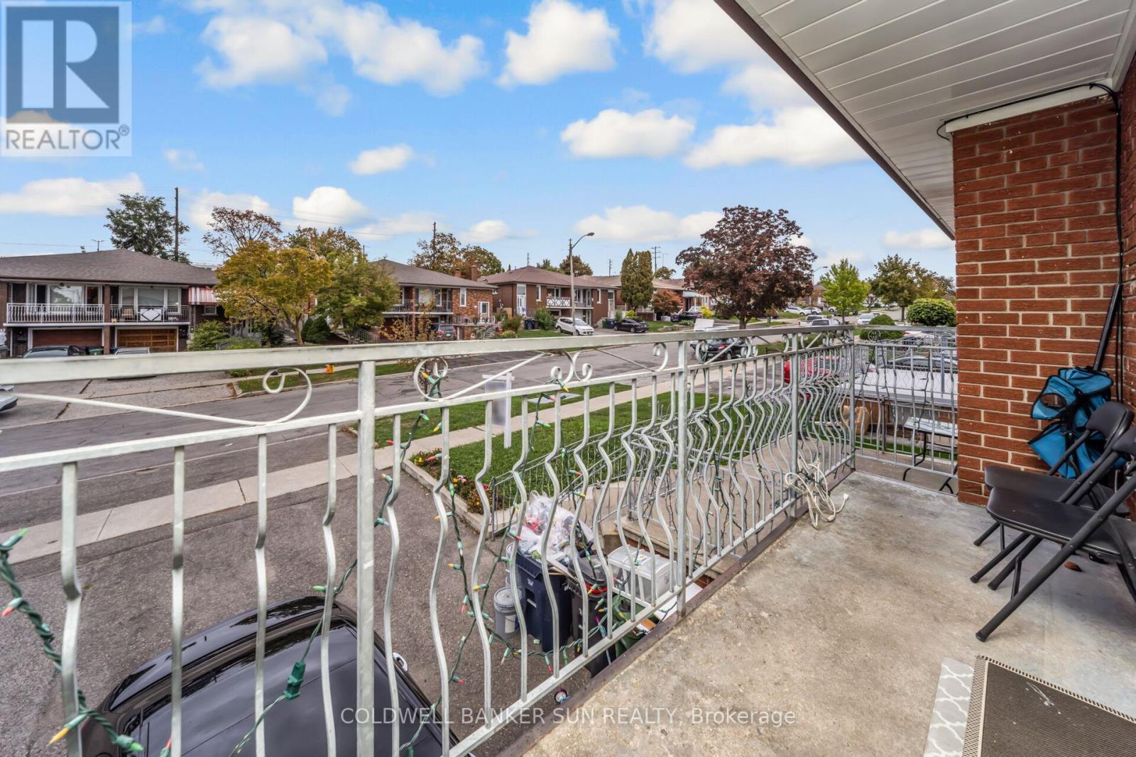 69 Songwood Drive, Toronto, Ontario  M9M 1X4 - Photo 17 - W12627600