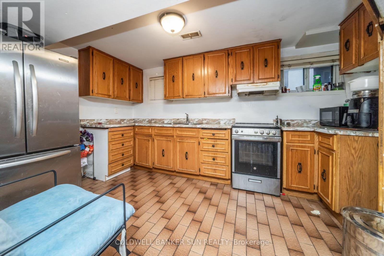 69 Songwood Drive, Toronto, Ontario  M9M 1X4 - Photo 31 - W12627600