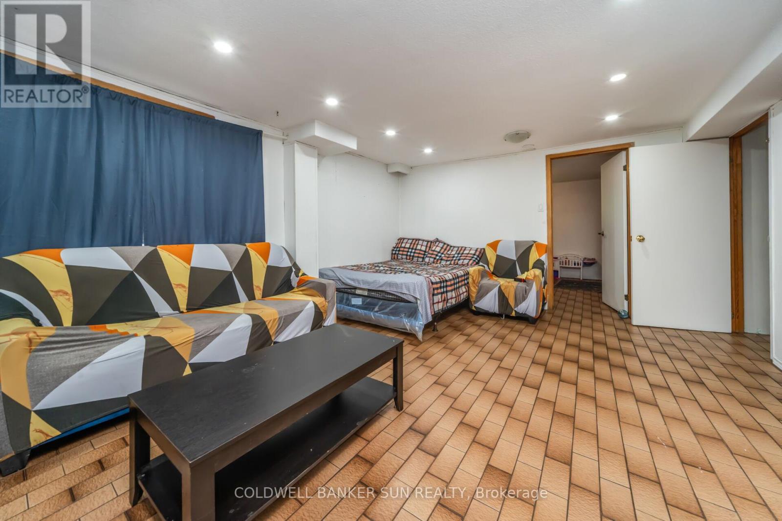 69 Songwood Drive, Toronto, Ontario  M9M 1X4 - Photo 37 - W12627600