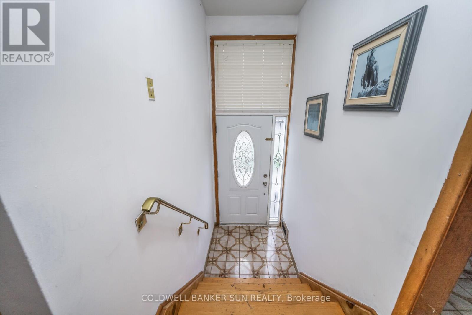 69 Songwood Drive, Toronto, Ontario  M9M 1X4 - Photo 7 - W12627600
