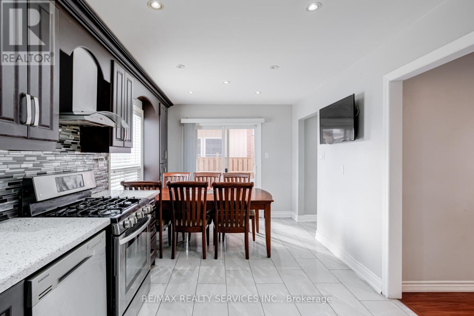 123 Flowertown Avenue, Brampton, Ontario  L6X 3Y7 - Photo 12 - W12627642