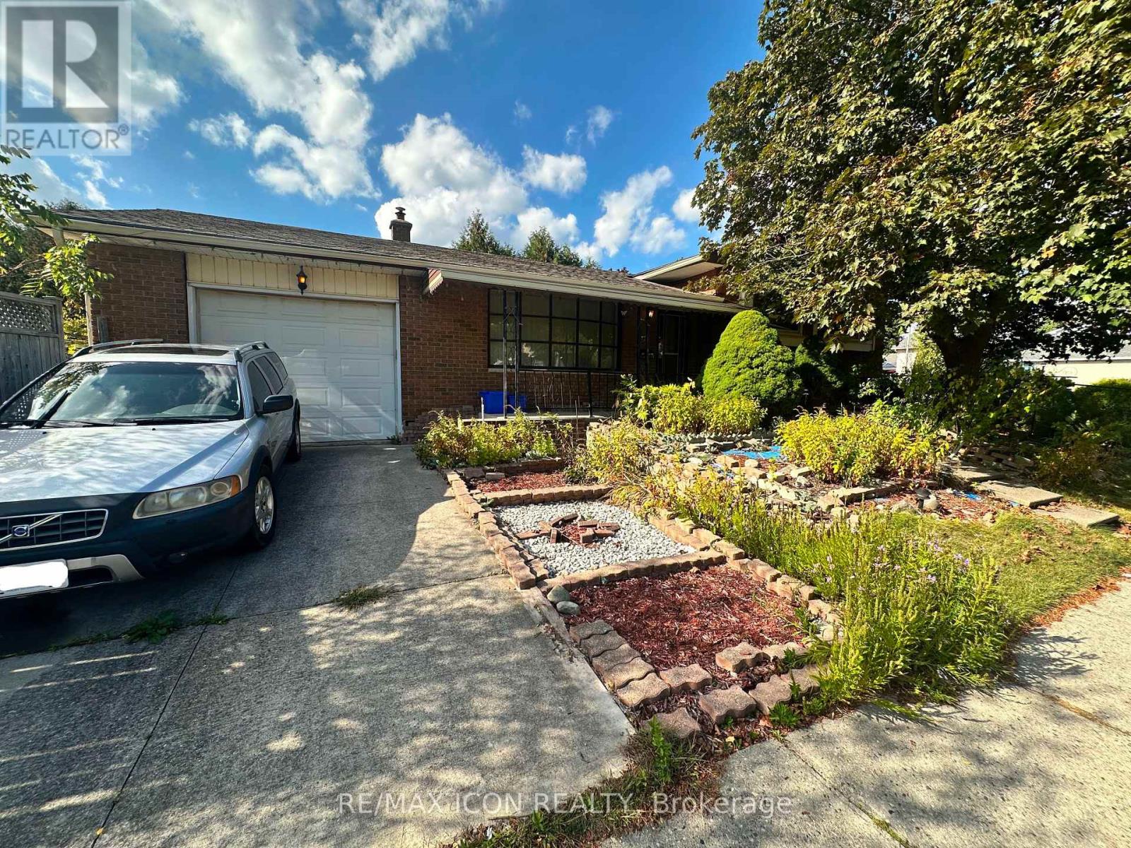 114 Archer Crescent, London South, Ontario  N6E 2A5 - Photo 2 - X12627662