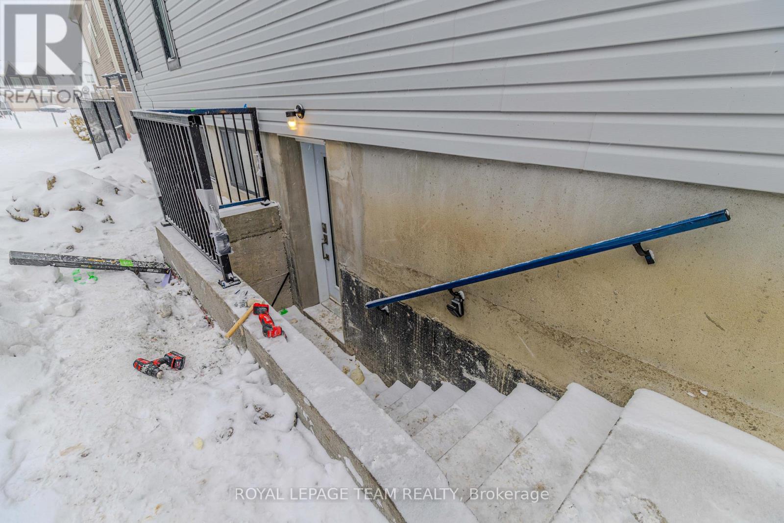 B - 142 Lumen Place, Ottawa, Ontario K1W 0S9 - Photo 3 - X12627708