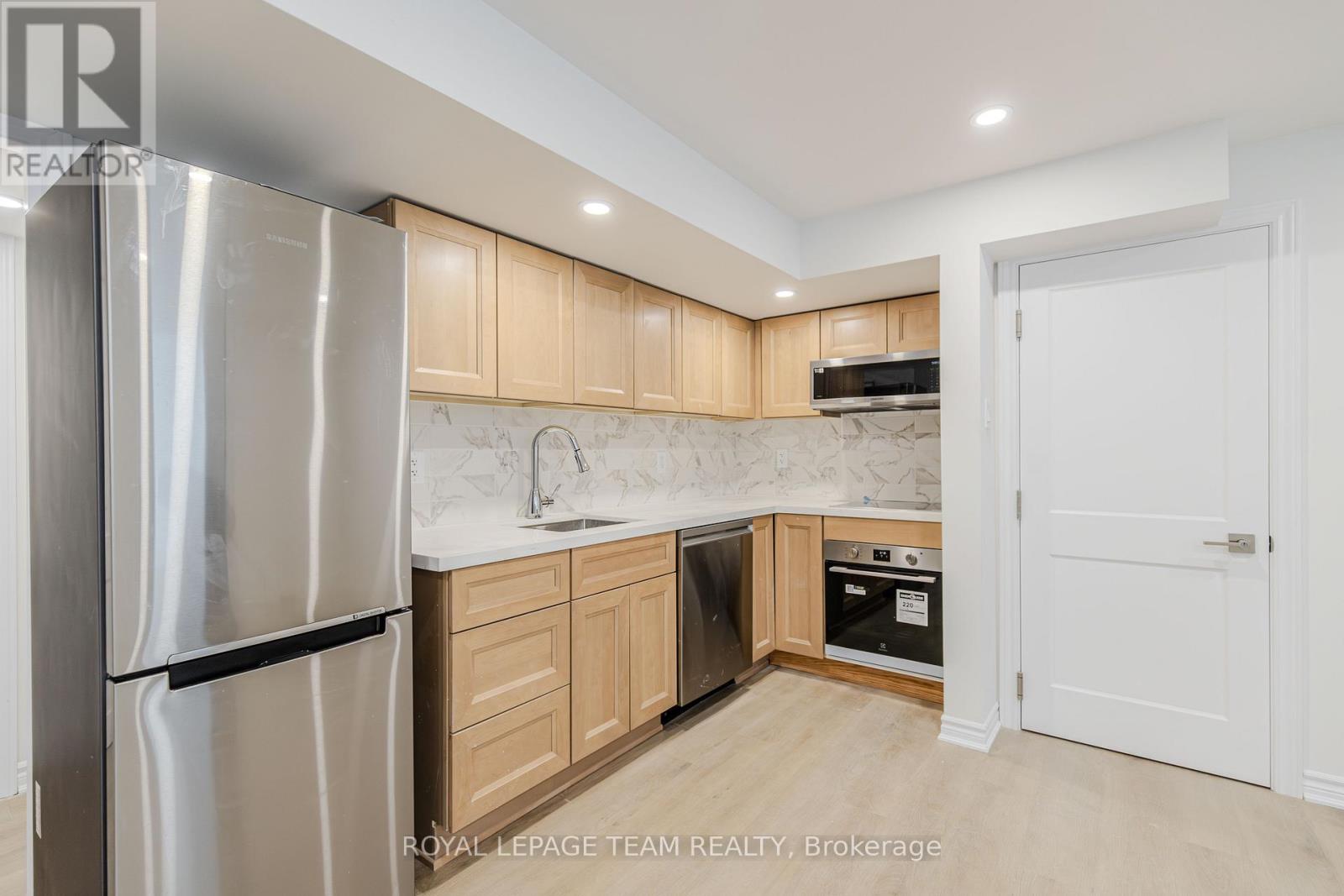 B - 142 Lumen Place, Ottawa, Ontario K1W 0S9 - Photo 8 - X12627708