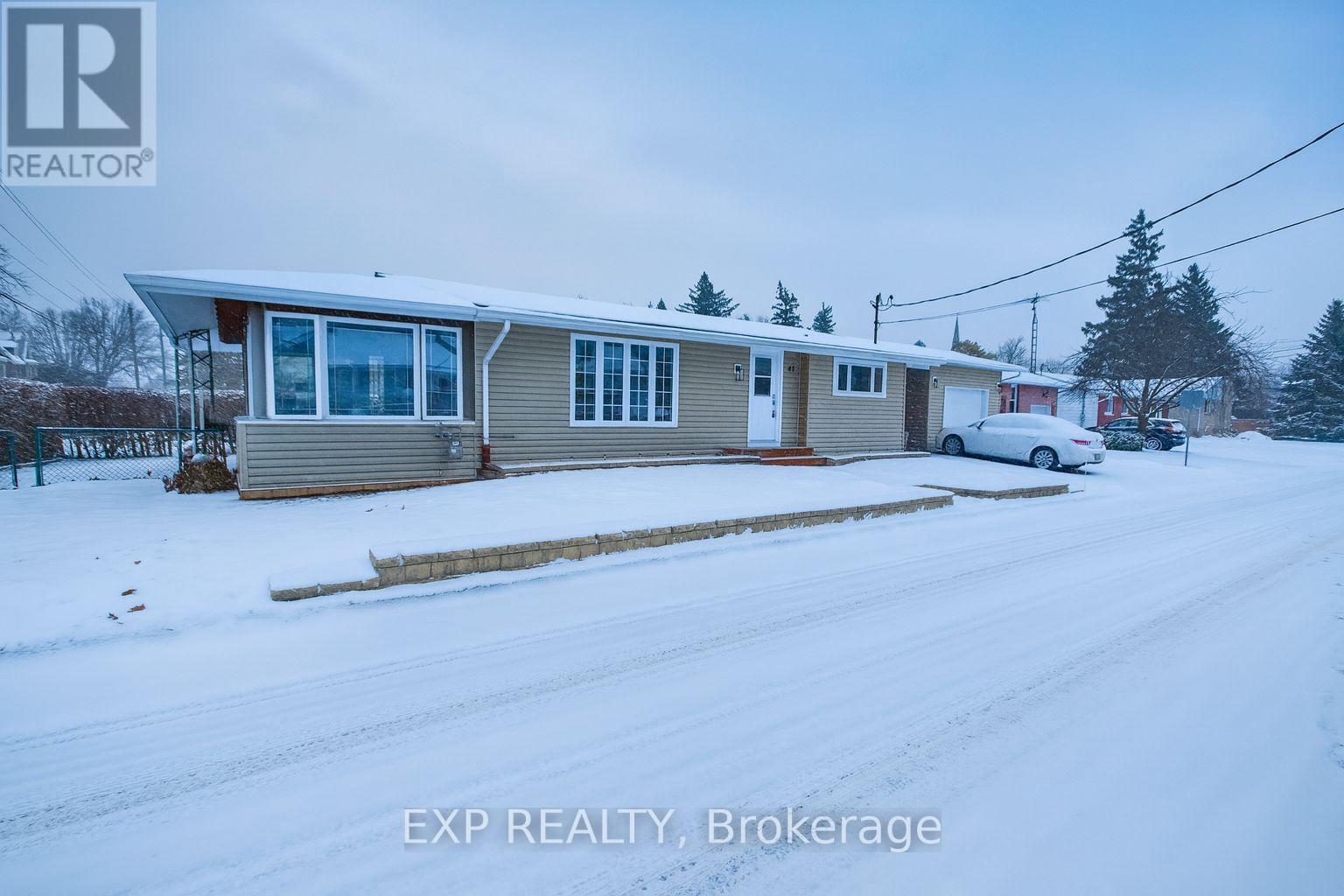 47 AUGUSTA STREET, South Dundas, Ontario