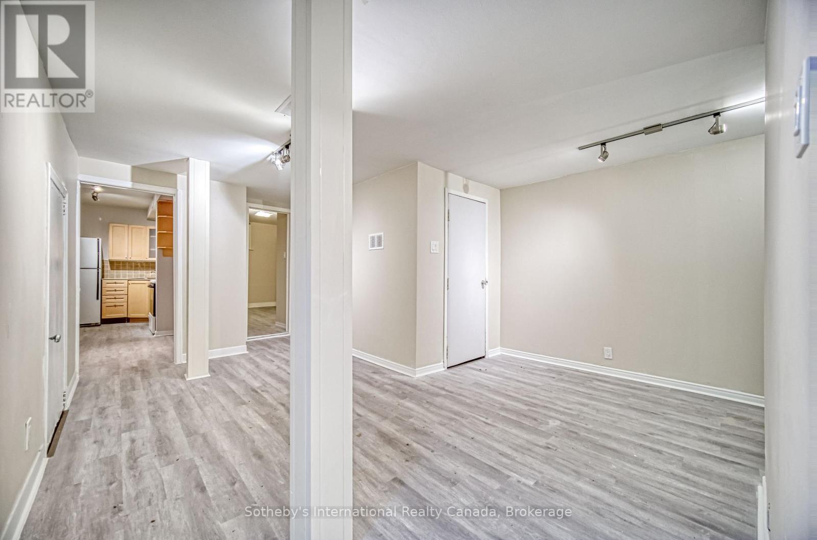 Lower - 35 Bellhaven Road, Toronto (Woodbine Corridor), Ontario  M4L 3J4 - Photo 3 - E12627664