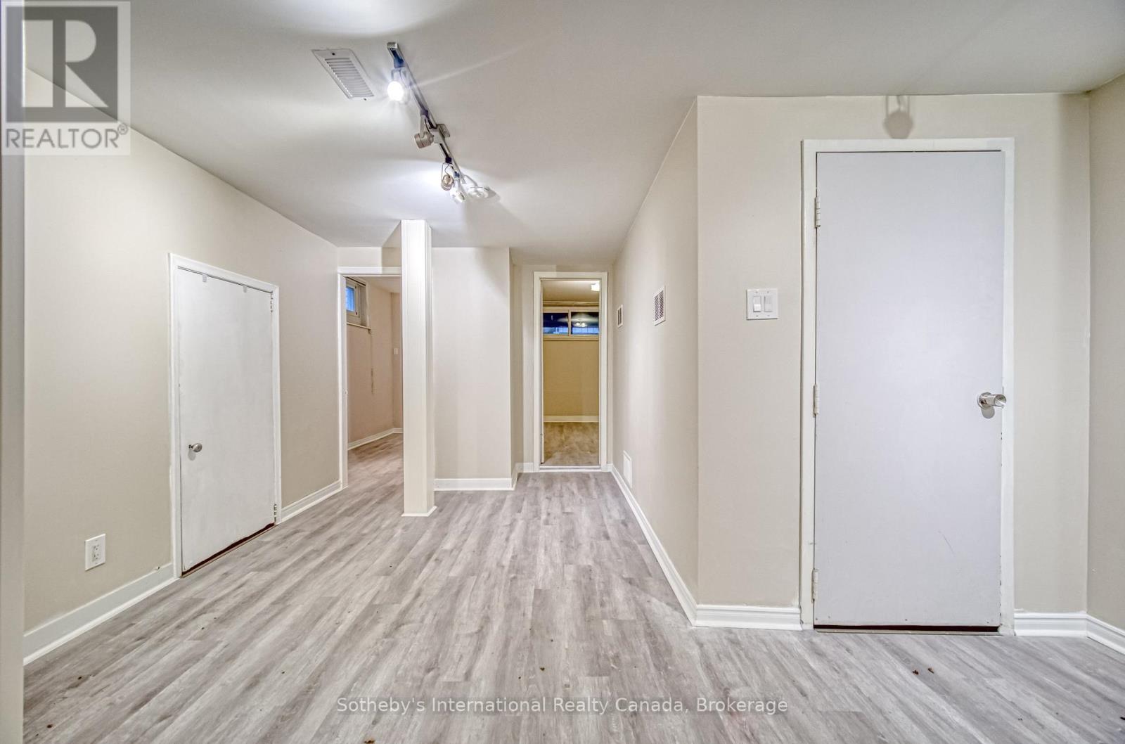 Lower - 35 Bellhaven Road, Toronto (Woodbine Corridor), Ontario  M4L 3J4 - Photo 5 - E12627664