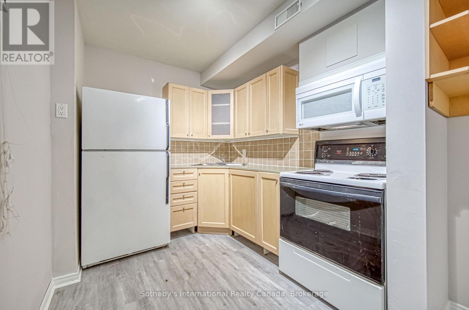 Lower - 35 Bellhaven Road, Toronto (Woodbine Corridor), Ontario  M4L 3J4 - Photo 9 - E12627664