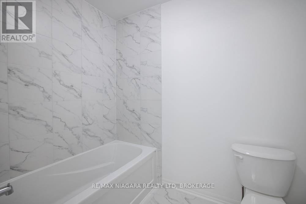 Main - 158 Hillcrest Road, Port Colborne (Main Street), Ontario  L3K 6E4 - Photo 13 - X12627716