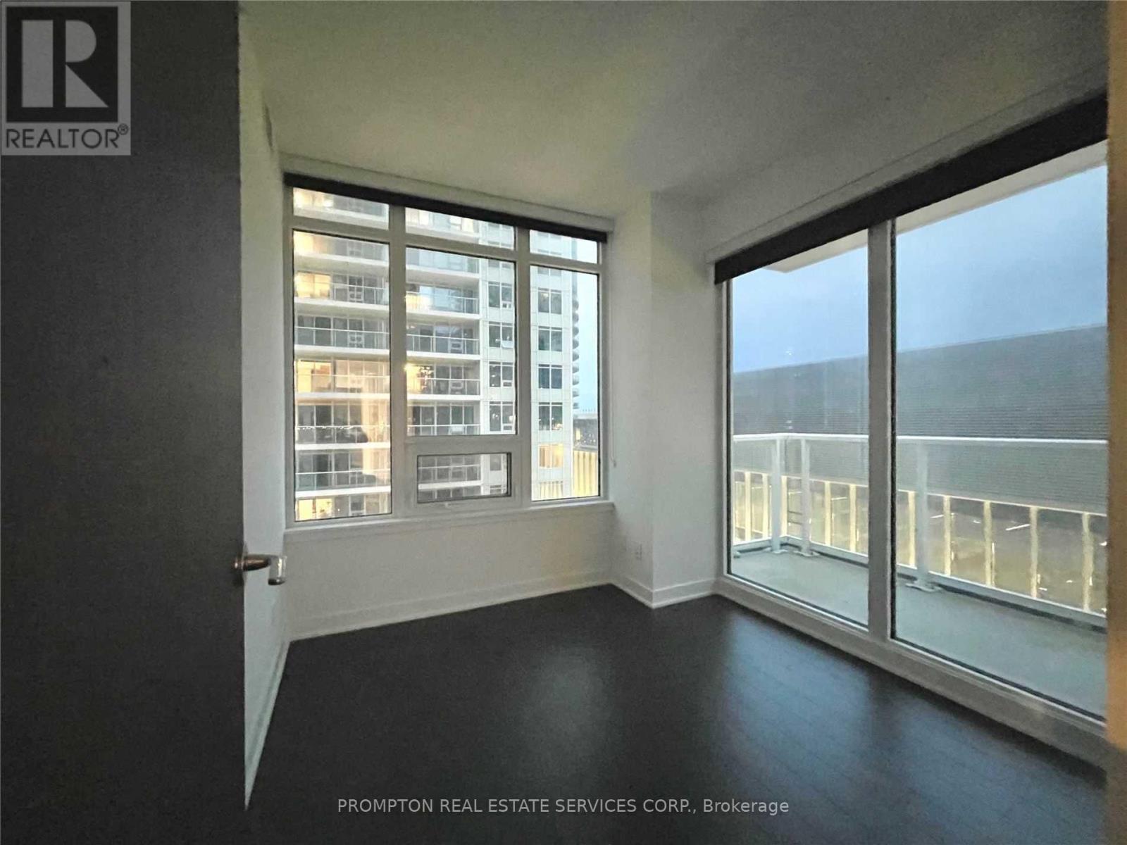 1011 - 19 Bathurst Street, Toronto (Waterfront Communities), Ontario  M5V 0N2 - Photo 3 - C12627770