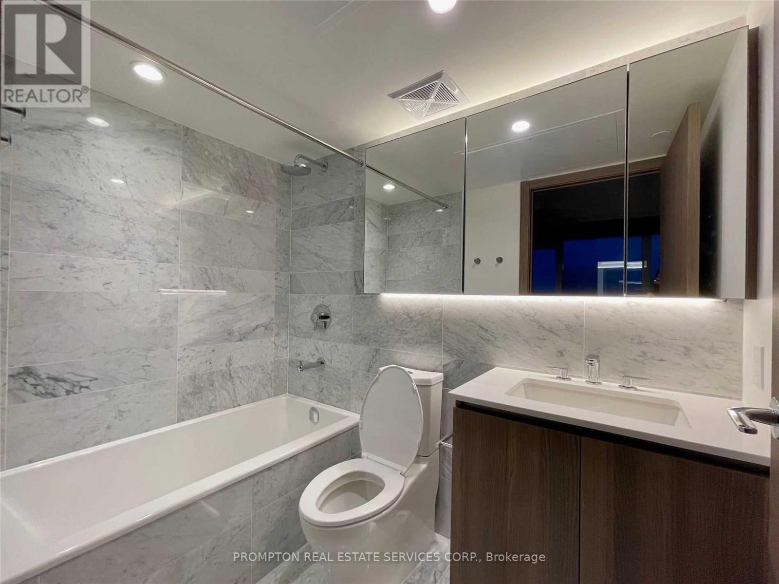 1011 - 19 Bathurst Street, Toronto (Waterfront Communities), Ontario  M5V 0N2 - Photo 6 - C12627770