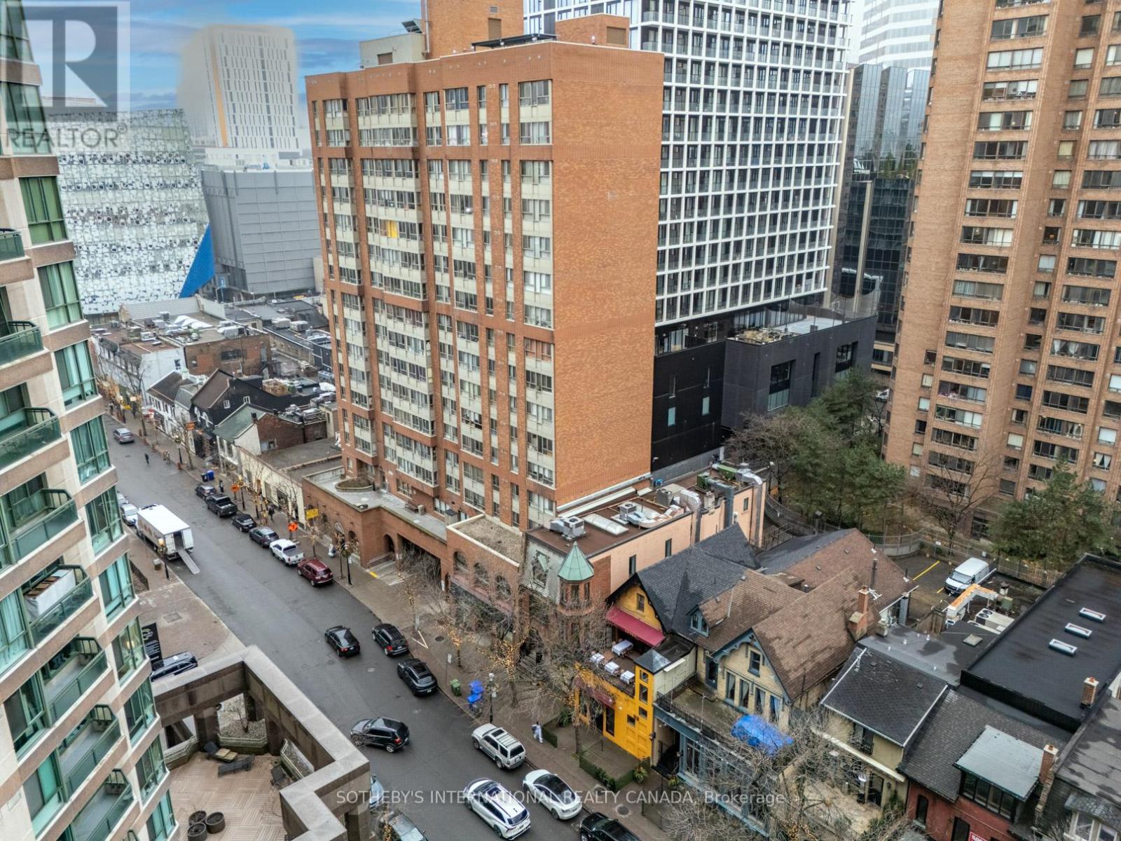 31 Elm Street, Toronto, Ontario  M5G 1H1 - Photo 1 - C12627794