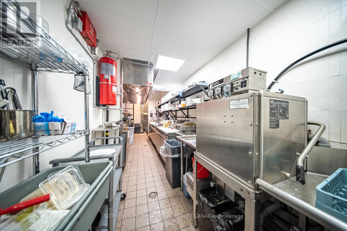 31 Elm Street, Toronto, Ontario  M5G 1H1 - Photo 18 - C12627794