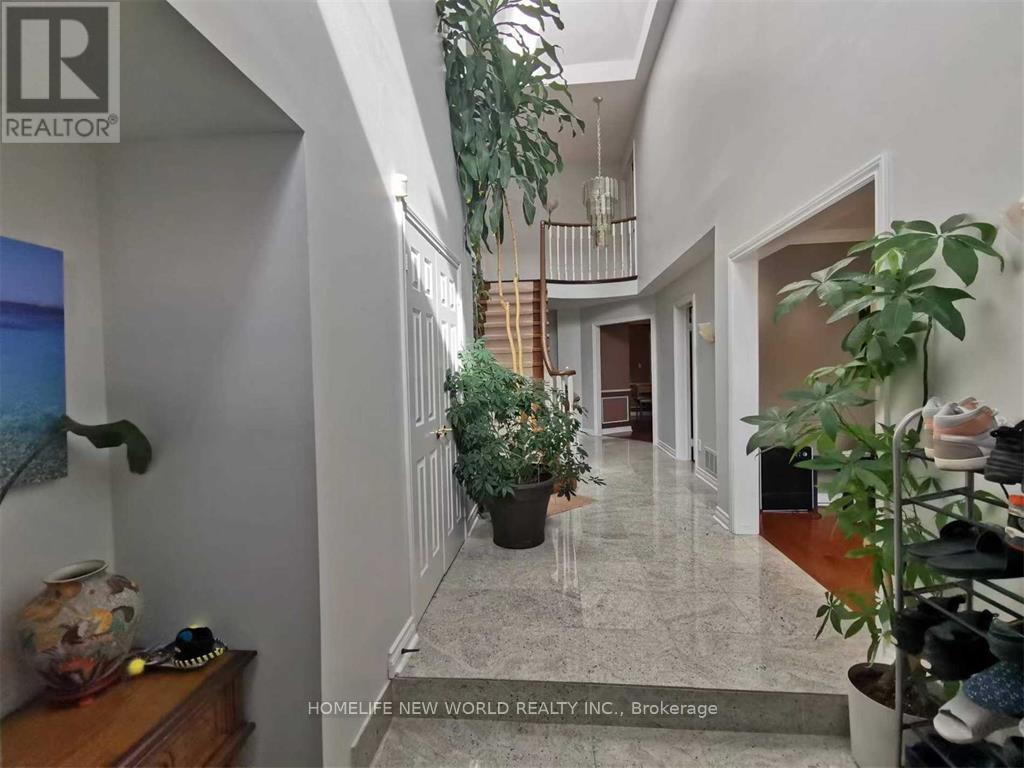 40 Ashdown Crescent, Richmond Hill, Ontario  L4B 1Z7 - Photo 2 - N12627824