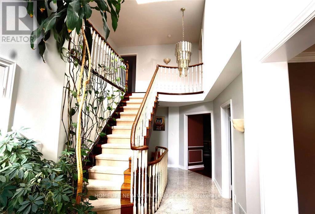 40 Ashdown Crescent, Richmond Hill, Ontario  L4B 1Z7 - Photo 3 - N12627824