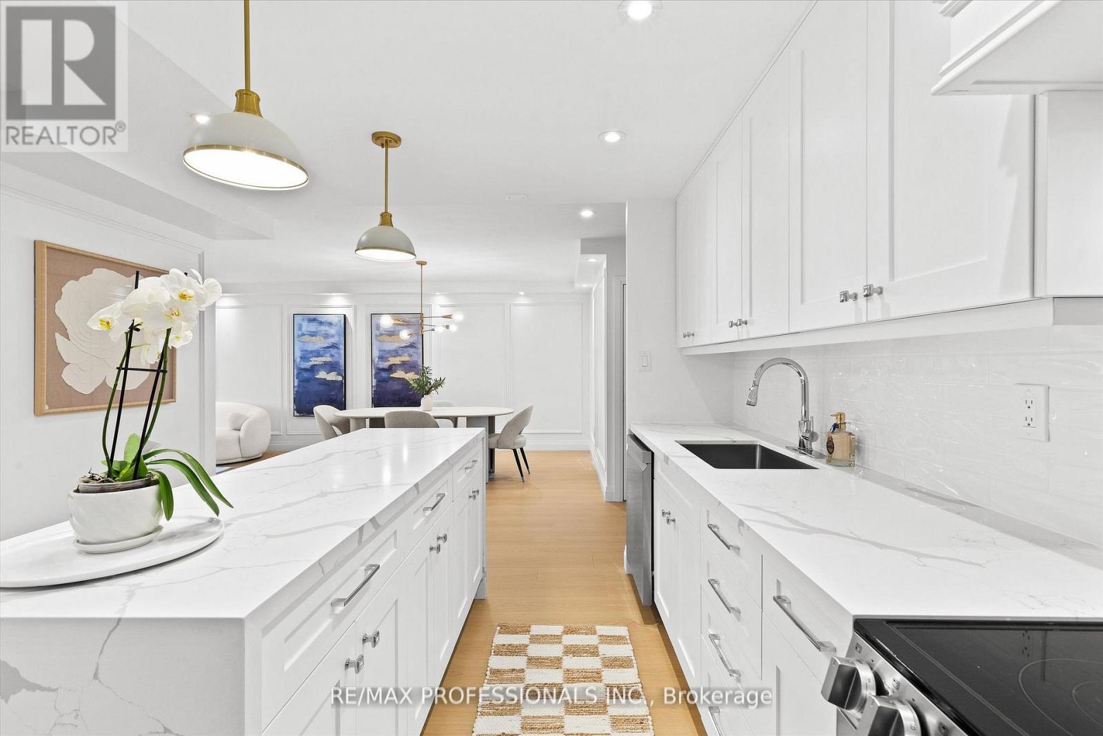 508 - 820 Burnhamthorpe Road, Toronto, Ontario  M9C 4W2 - Photo 9 - W12627652