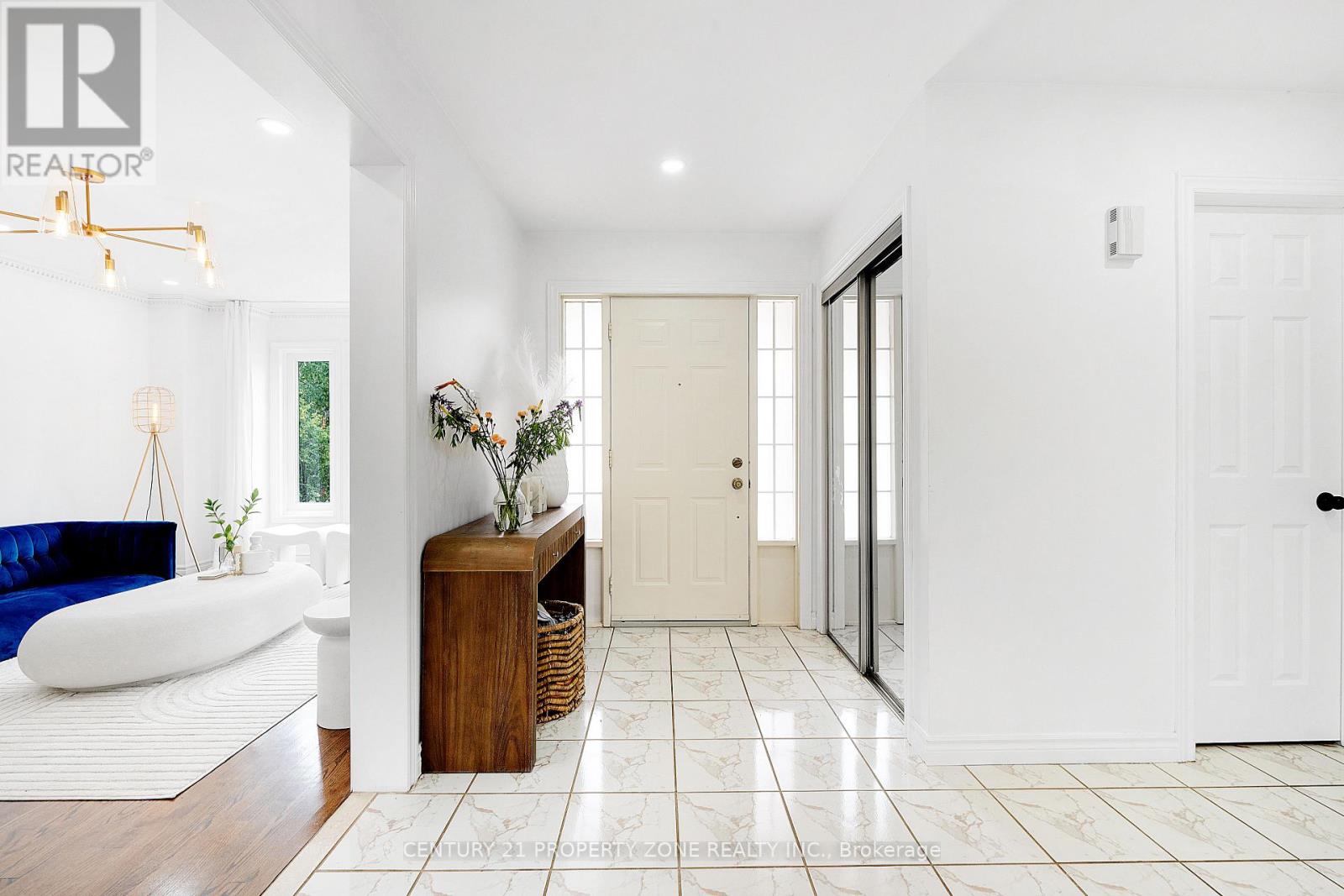 380 Summerchase Drive, Oakville, Ontario  L6H 5T7 - Photo 6 - W12627678