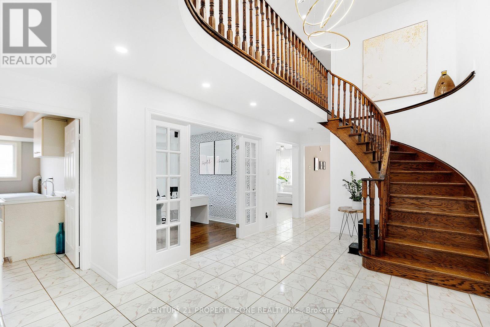 380 Summerchase Drive, Oakville, Ontario  L6H 5T7 - Photo 9 - W12627678