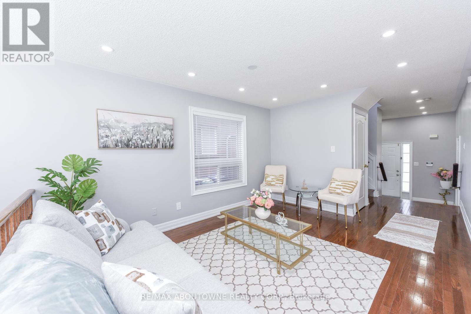 32 Lockheed Crescent, Brampton, Ontario  L7A 3G2 - Photo 11 - W12627764