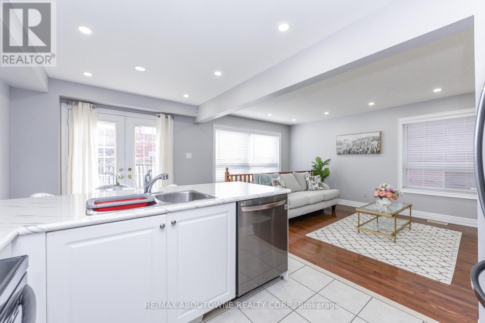 32 Lockheed Crescent, Brampton, Ontario  L7A 3G2 - Photo 15 - W12627764