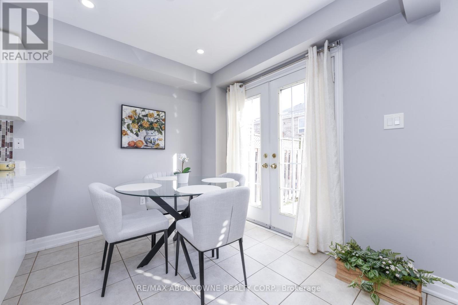 32 Lockheed Crescent, Brampton, Ontario  L7A 3G2 - Photo 19 - W12627764