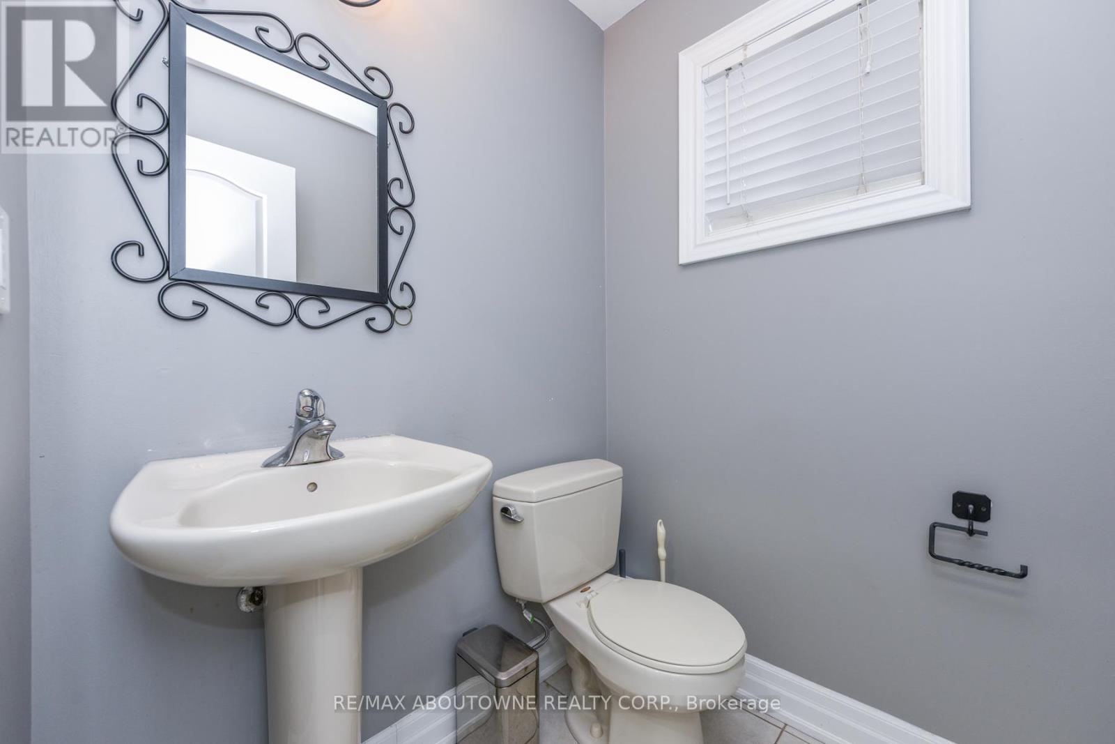 32 Lockheed Crescent, Brampton, Ontario  L7A 3G2 - Photo 8 - W12627764