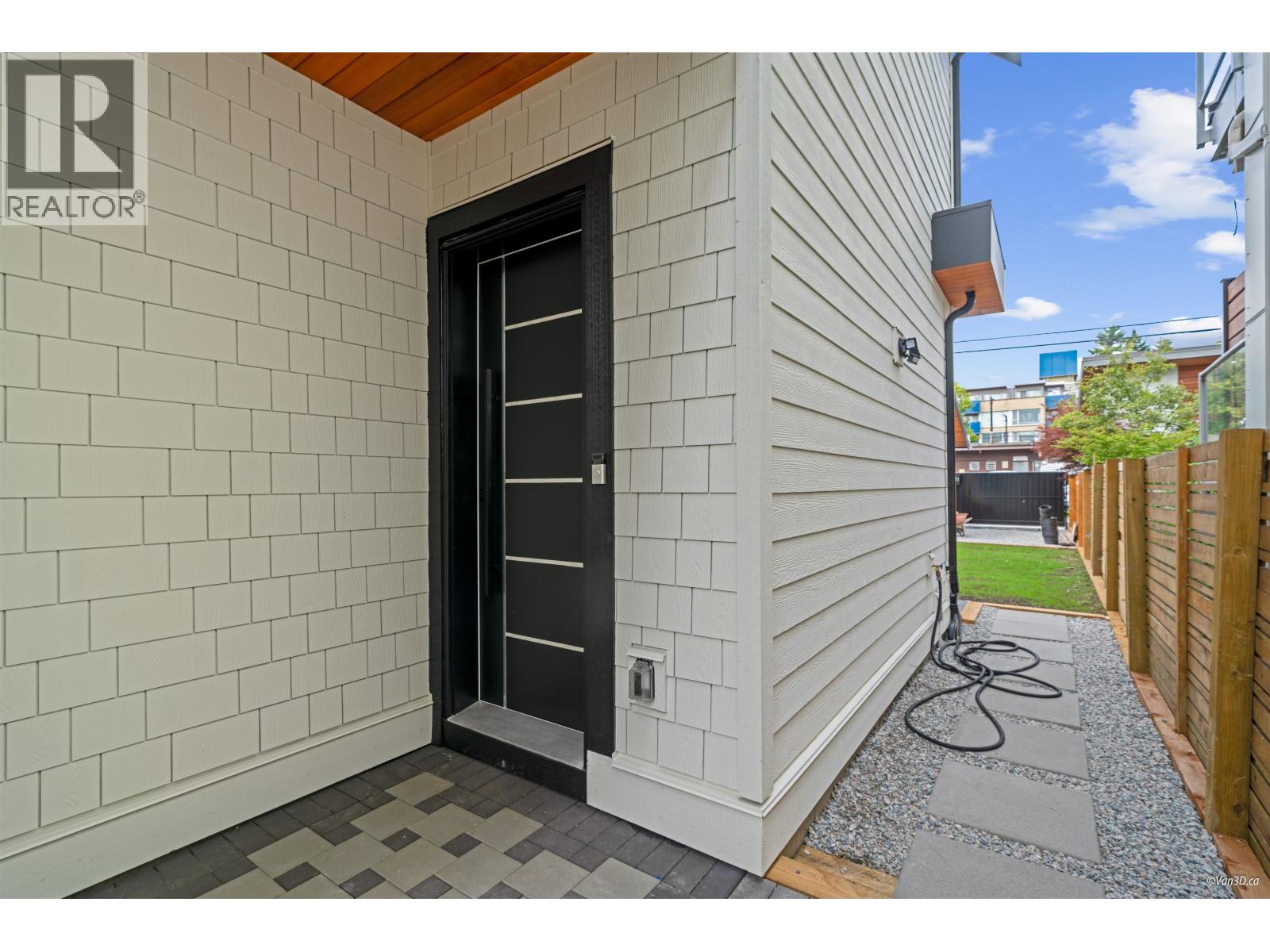 2 4463 Walden Street, Vancouver, British Columbia  V5V 3S4 - Photo 4 - R3073338