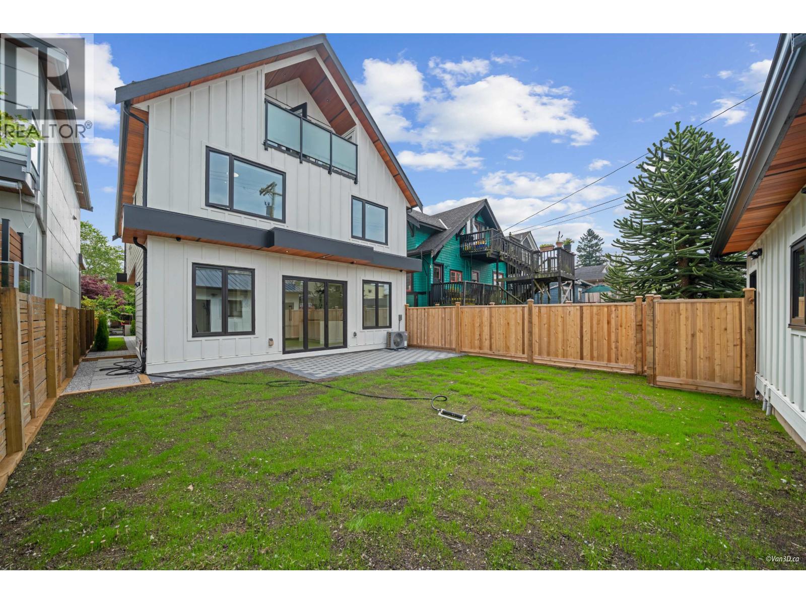 2 4463 Walden Street, Vancouver, British Columbia  V5V 3S4 - Photo 3 - R3073338