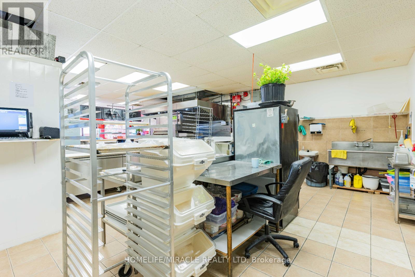 6 - 112 Oriole Parkway, Woolwich, Ontario  N3B 1C5 - Photo 13 - X12627672