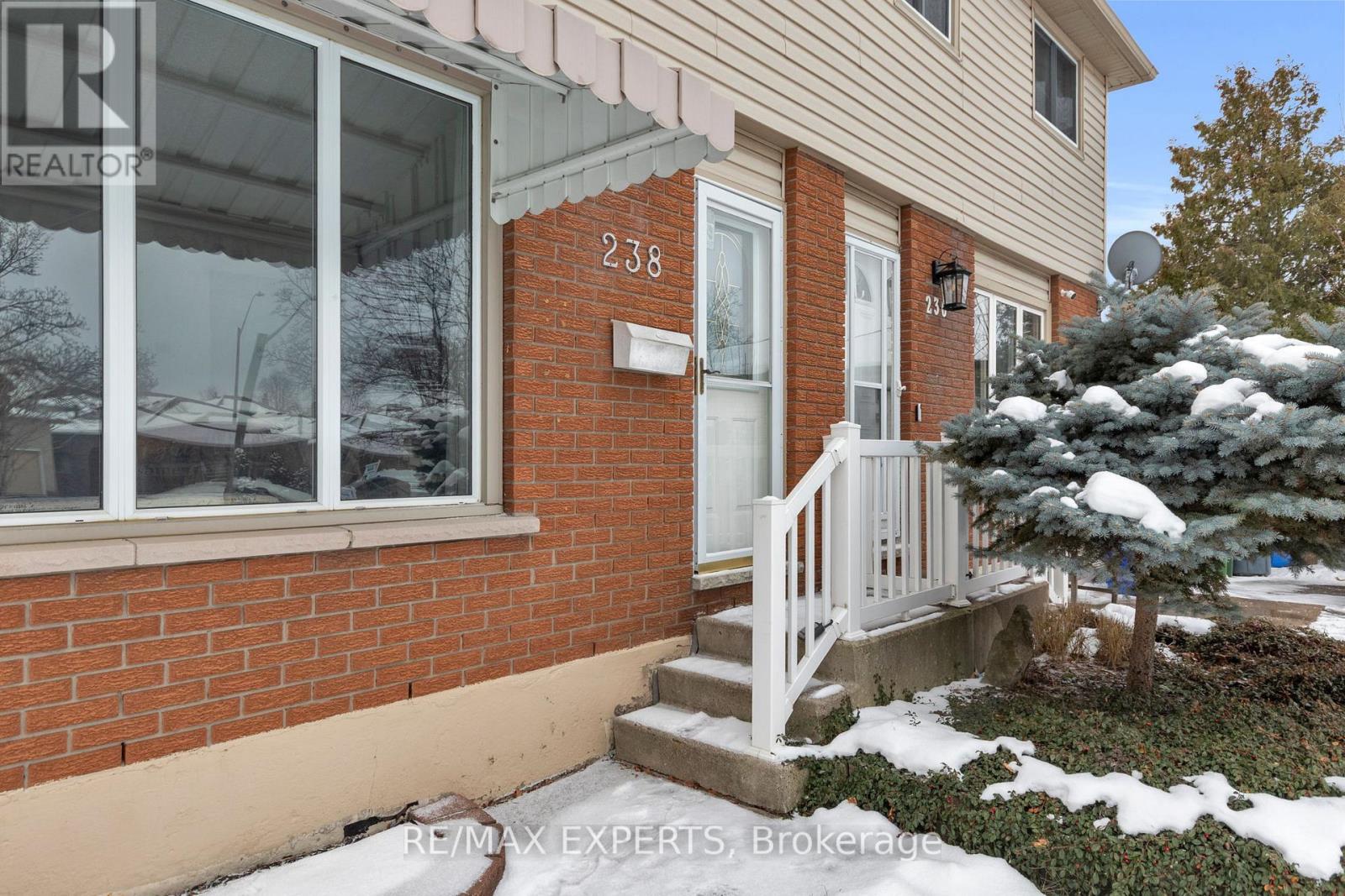 238 Lawnhurst Court, Hamilton, Ontario  L8V 4R4 - Photo 4 - X12627694