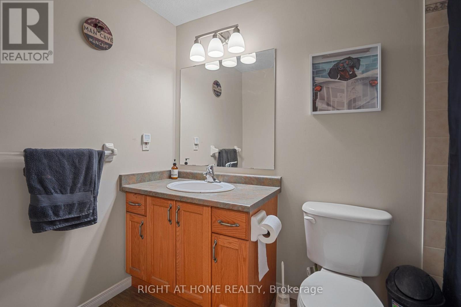 153 Donnenwerth Drive, Kitchener, Ontario  N2E 4C8 - Photo 11 - X12627804