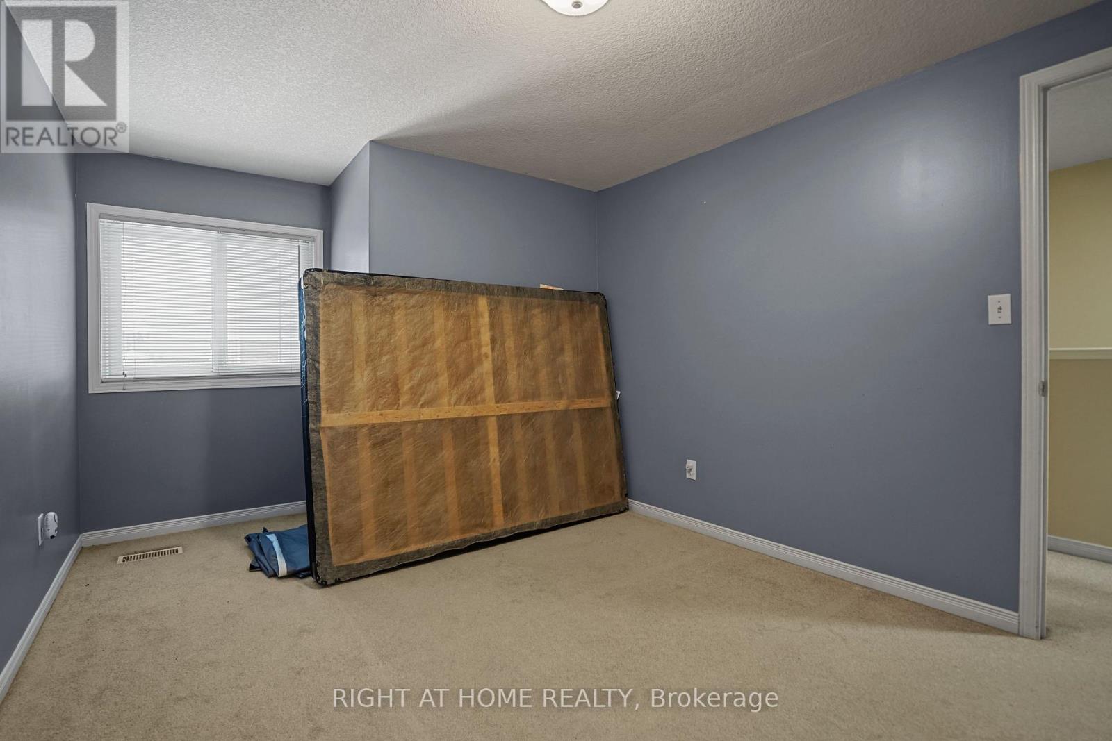 153 Donnenwerth Drive, Kitchener, Ontario  N2E 4C8 - Photo 12 - X12627804