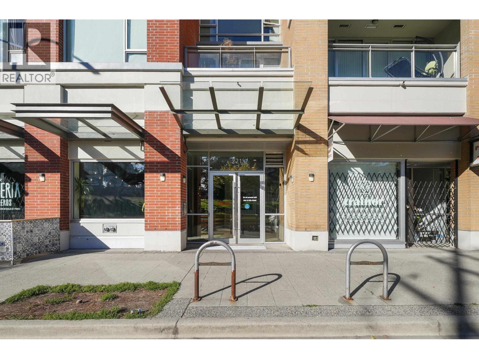 715 221 Union Street, Vancouver, British Columbia  V6A 0B4 - Photo 1 - R3073439