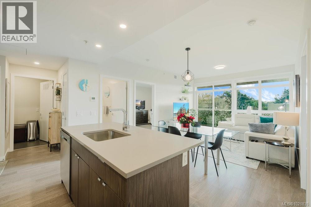 210 881 Short St, Saanich, British Columbia V8X 0B7 - Photo 5 - 1021835